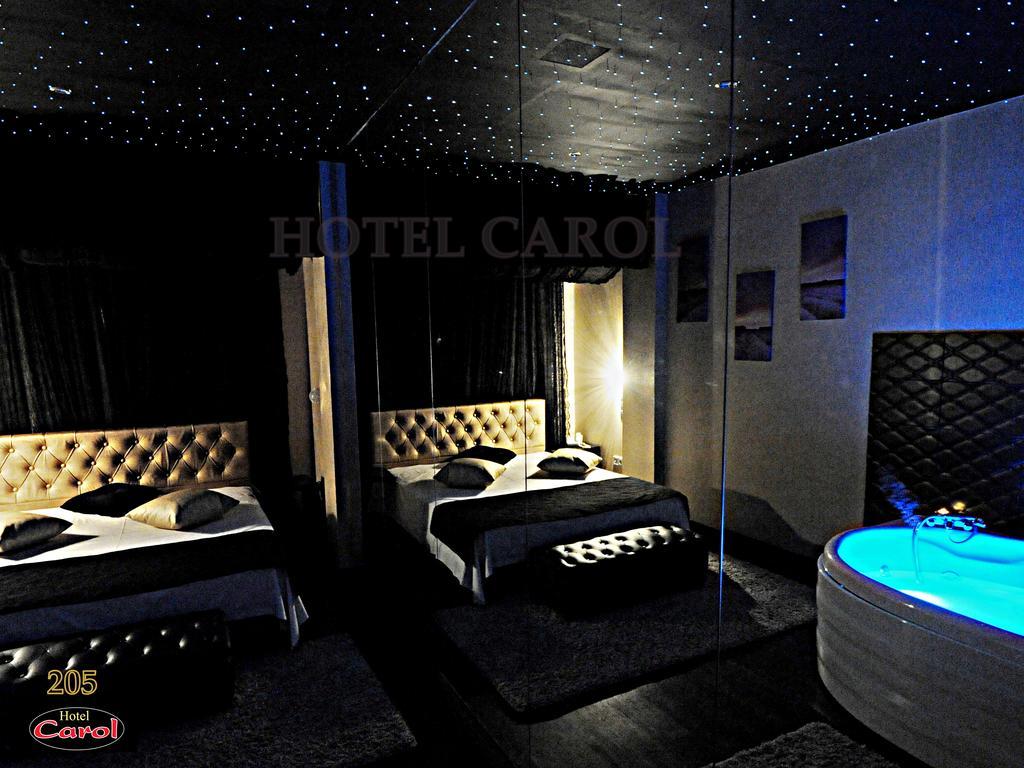 Carol Hotel Pireu Exterior foto